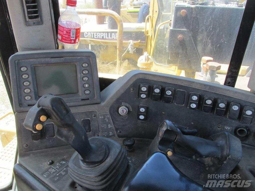 CAT D 9 T Buldozer sobre oruga