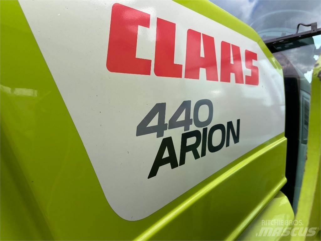 CLAAS Arion 440 Tractores