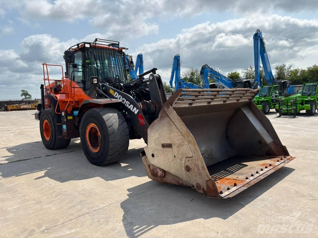 Doosan DL 300-5 Cargadoras sobre ruedas