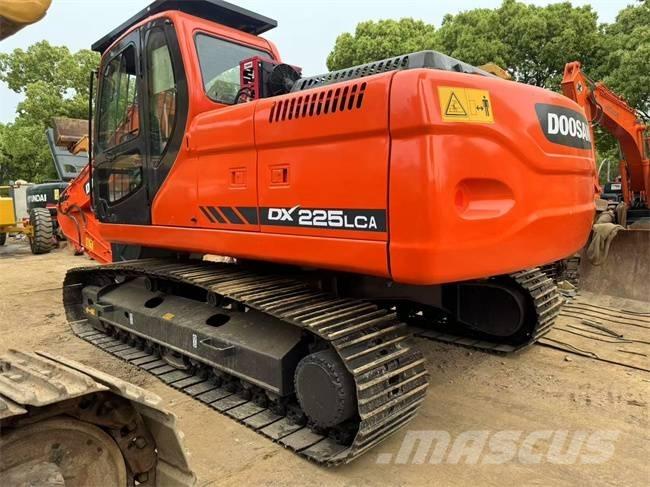 Doosan DX 225 LCA Excavadoras de cadenas