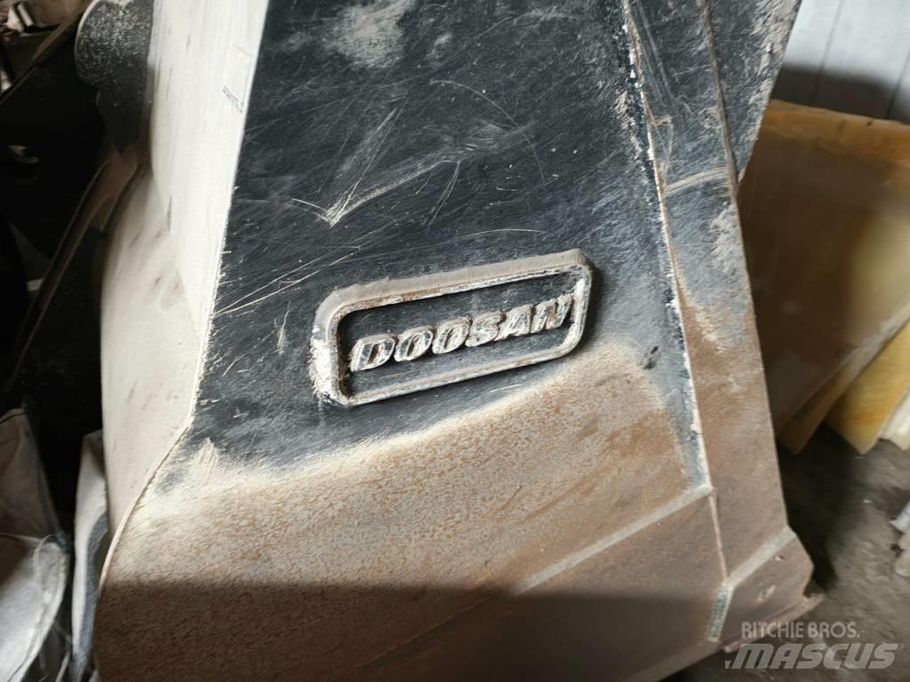 Doosan DL 320-7 Cargadoras sobre ruedas