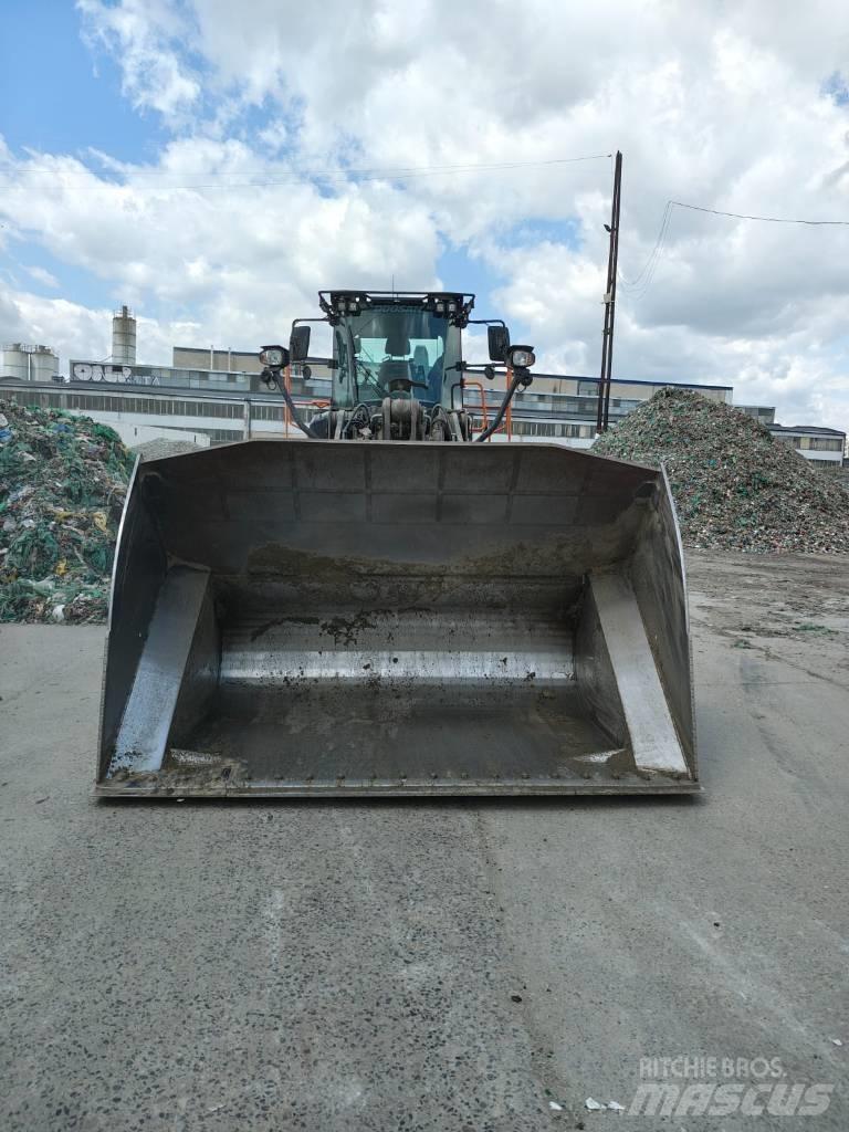 Doosan DL 320-7 Cargadoras sobre ruedas