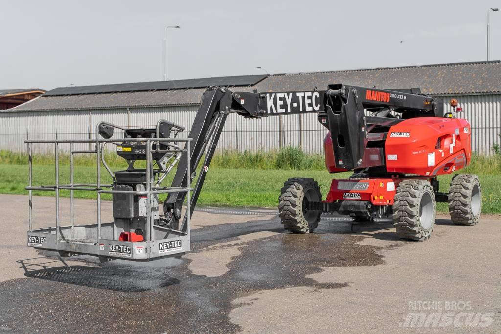 Manitou 200 ATJ e Plataforma de trabajo articulada