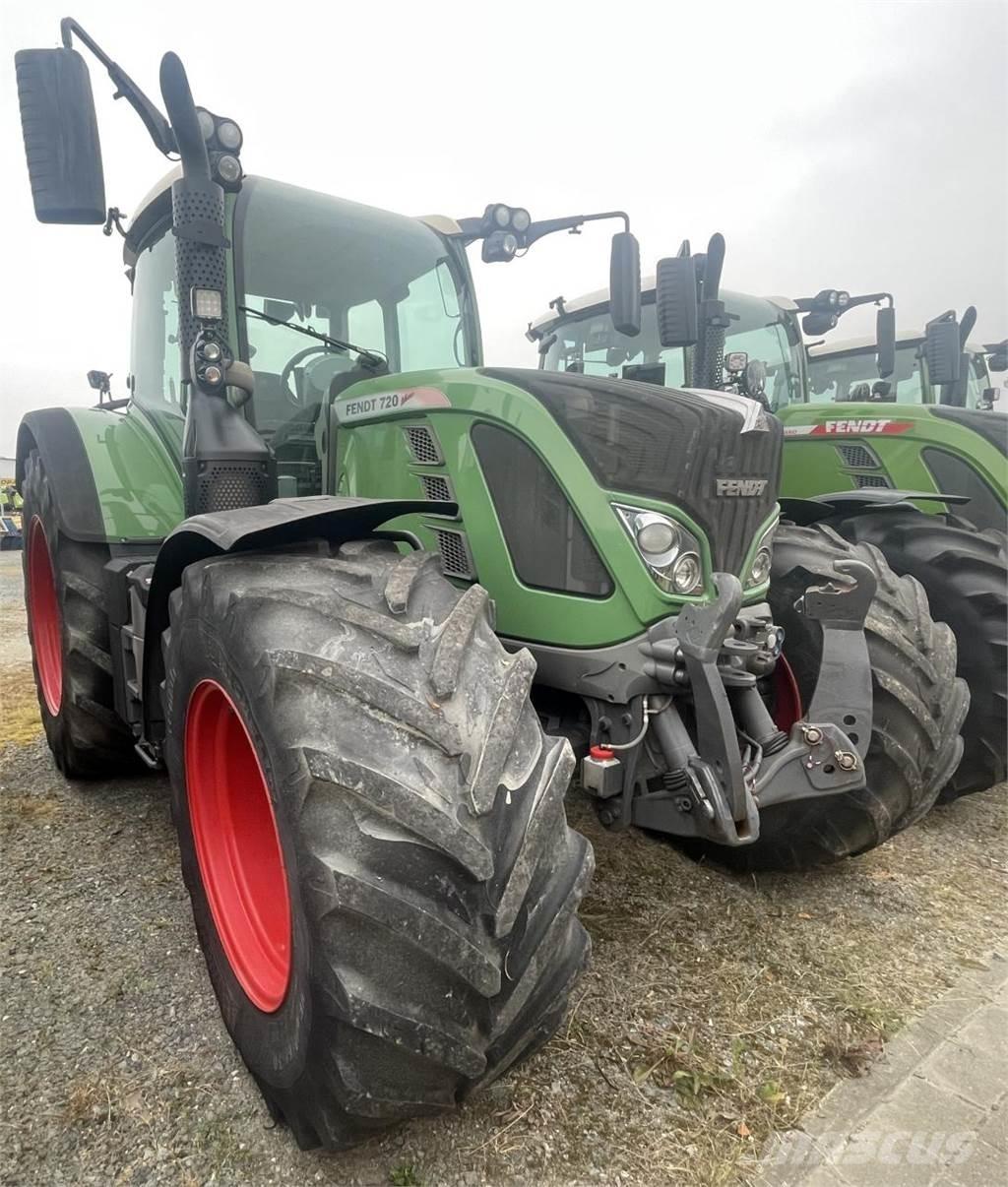 Fendt 820 Vario Tractores
