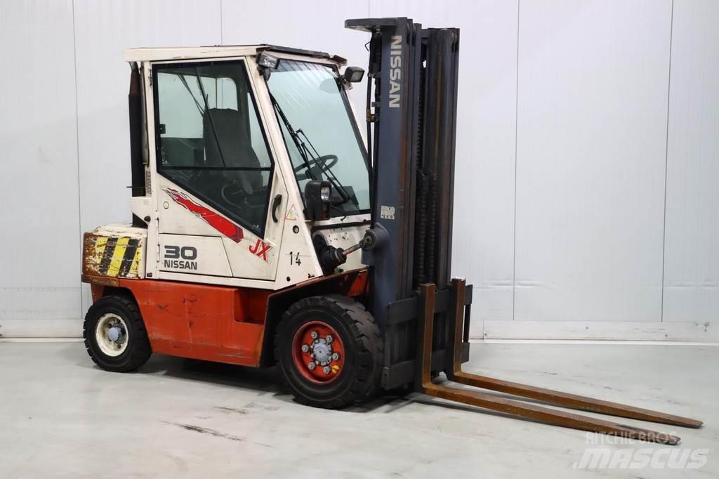 Nissan FGJ02A30U Carretillas diesel