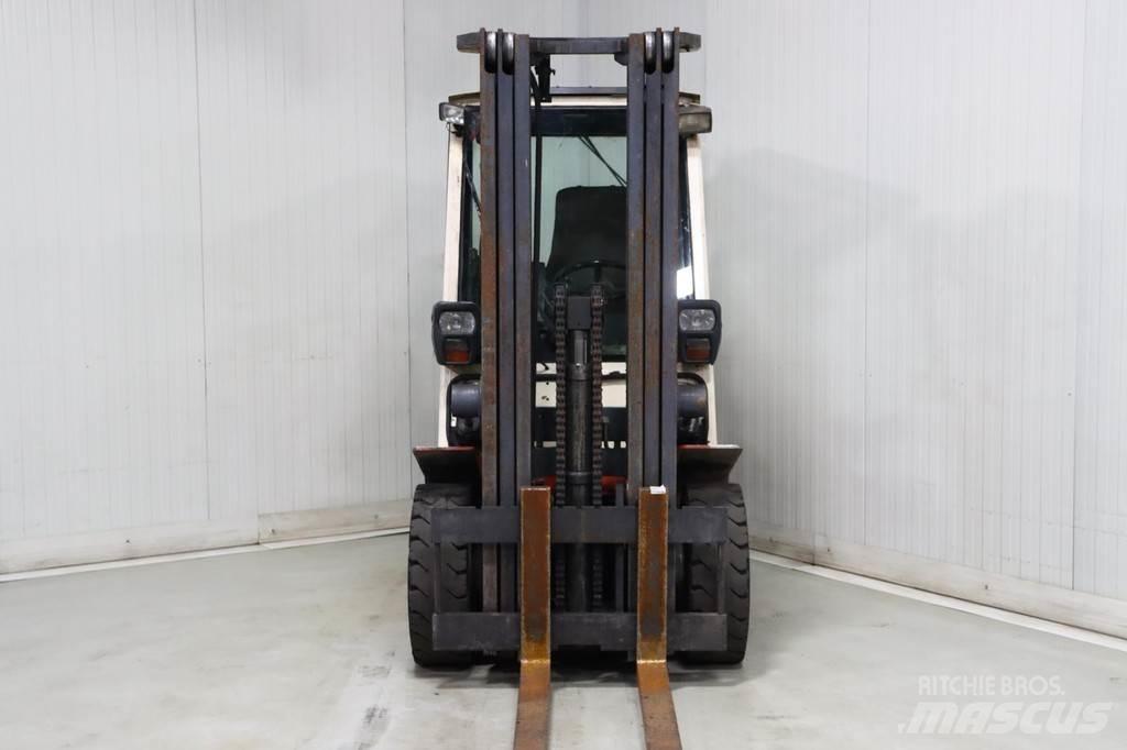 Nissan FGJ02A30U Carretillas diesel