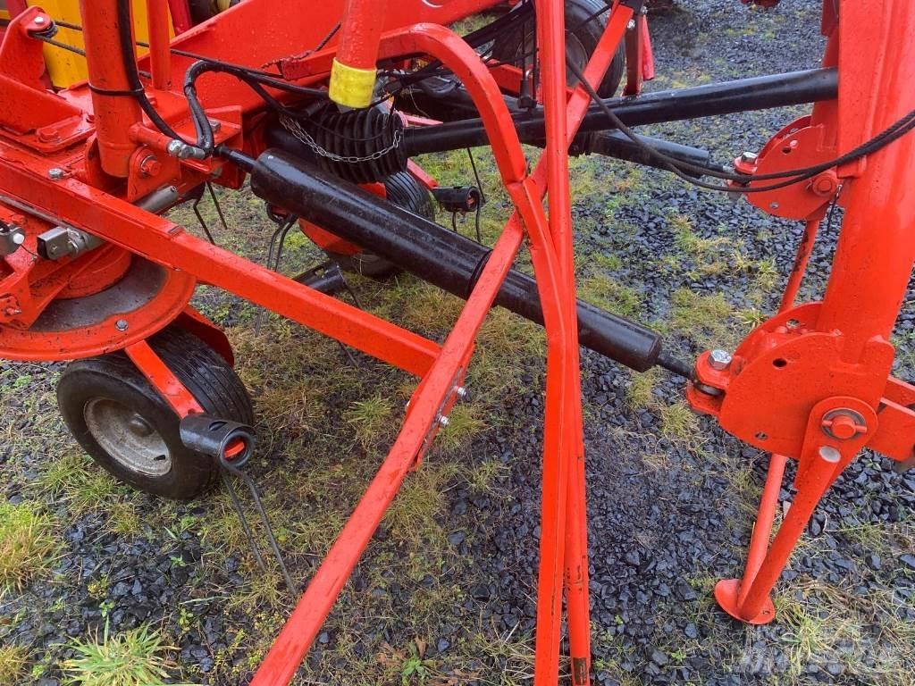 Kuhn GF8702 Rastrillos y henificadores