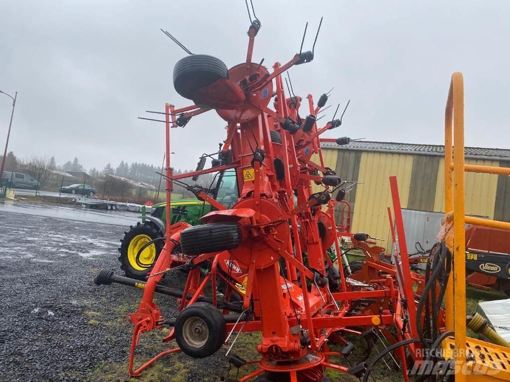 Kuhn GF8702 Rastrillos y henificadores