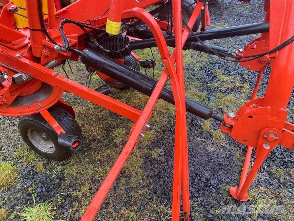 Kuhn GF8702 Rastrillos y henificadores