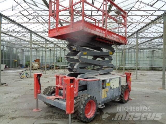 SkyJack SJ 6832 RT Plataformas tijera