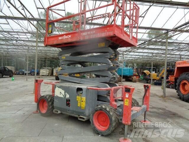 SkyJack SJ 6832 RT Plataformas tijera