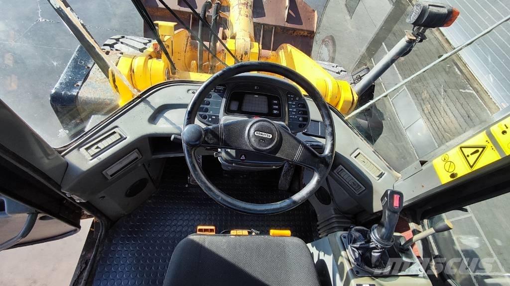 Komatsu WA 270-3 Cargadoras sobre ruedas