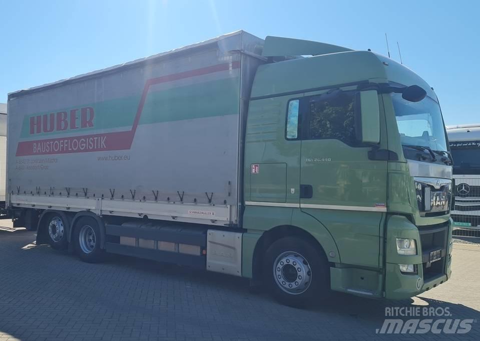 MAN 26.440 / 7.4m / LIFT Camión con caja abierta
