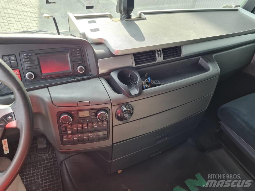 MAN 26.440 / 7.4m / LIFT Camión con caja abierta