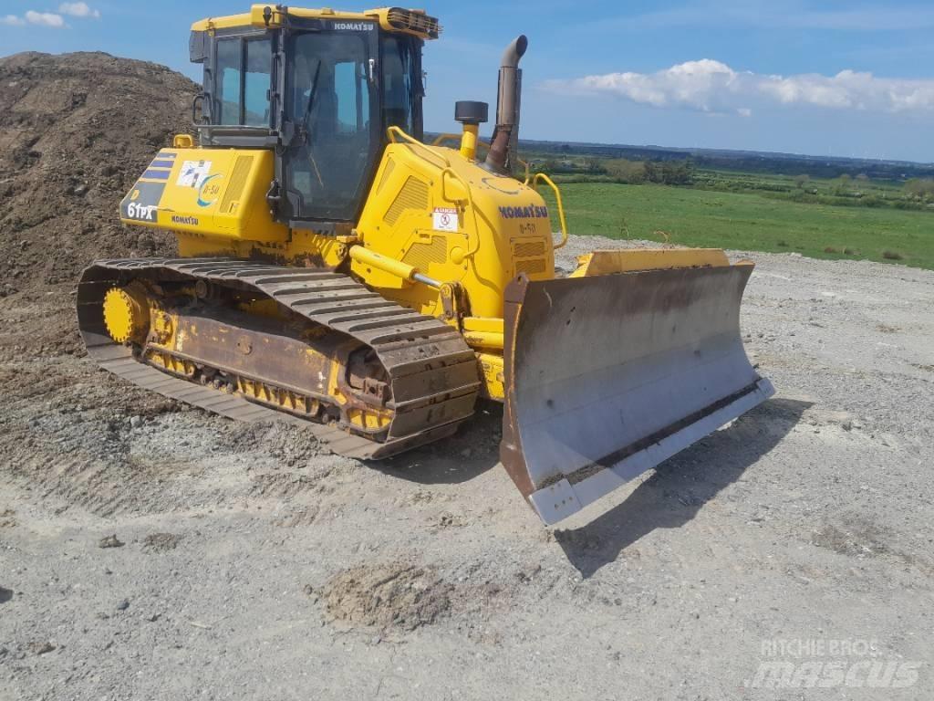 Komatsu D61 PX-24 Buldozer sobre oruga