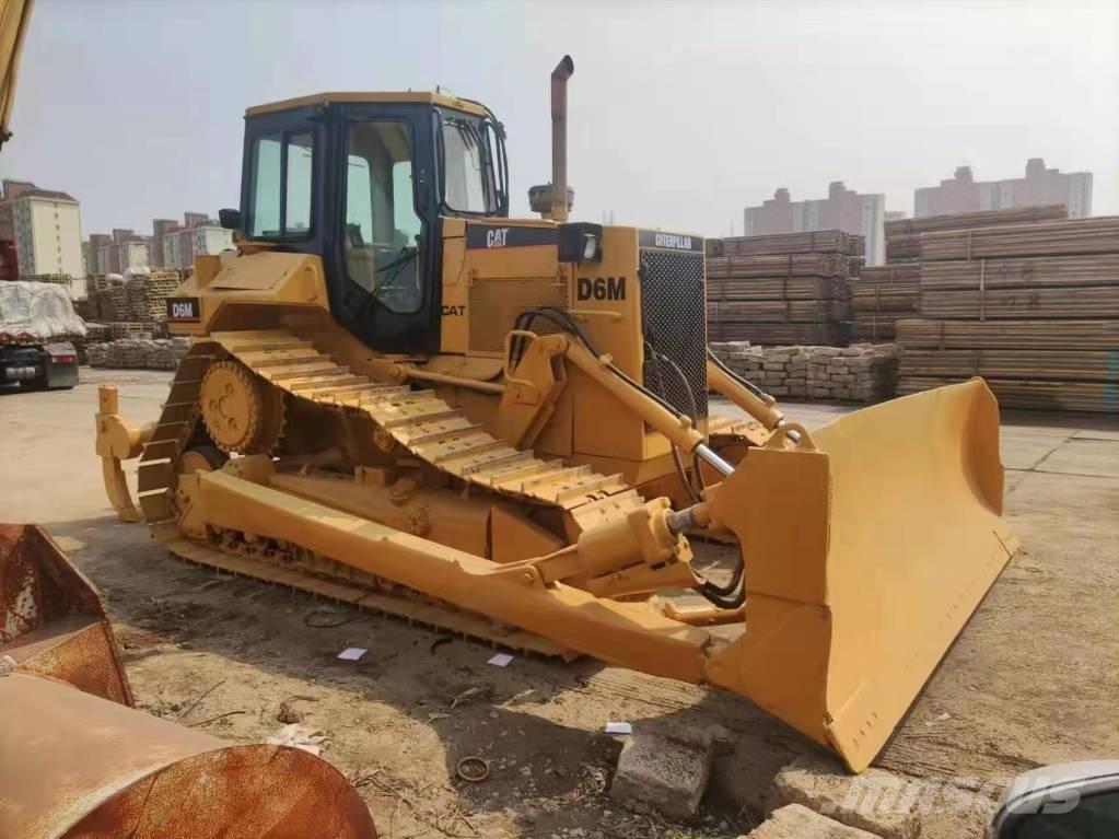 CAT D 6 M Buldozer sobre oruga