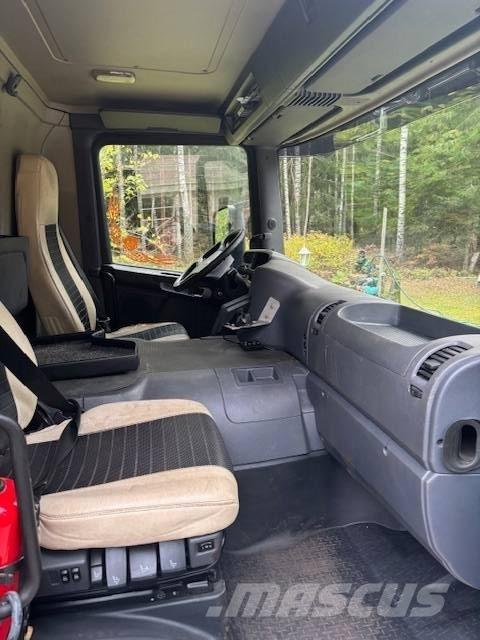 Scania P 230 Camiones caja cerrada