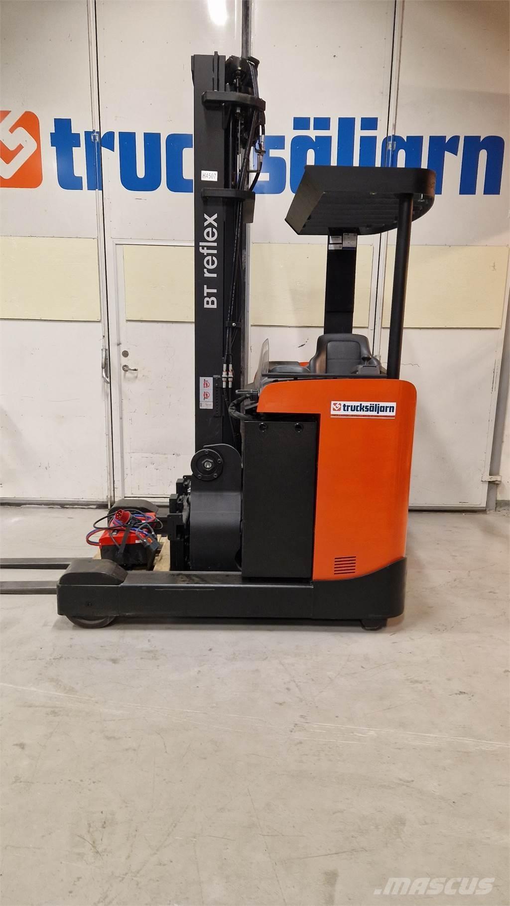 BT RRE160B Carretillas retráctiles