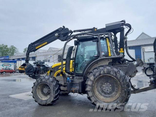 Valtra N153 Tractor forestal