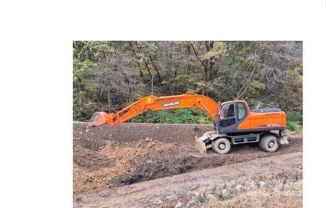 Doosan DX210WA Excavadoras de ruedas