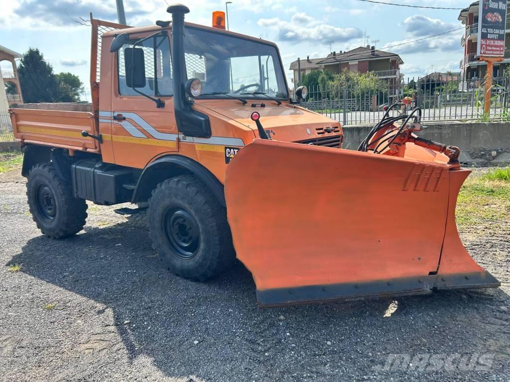 Mercedes-Benz unimog Camiones caja cerrada