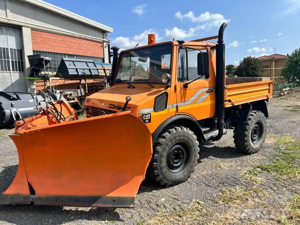 Mercedes-Benz unimog Camiones caja cerrada