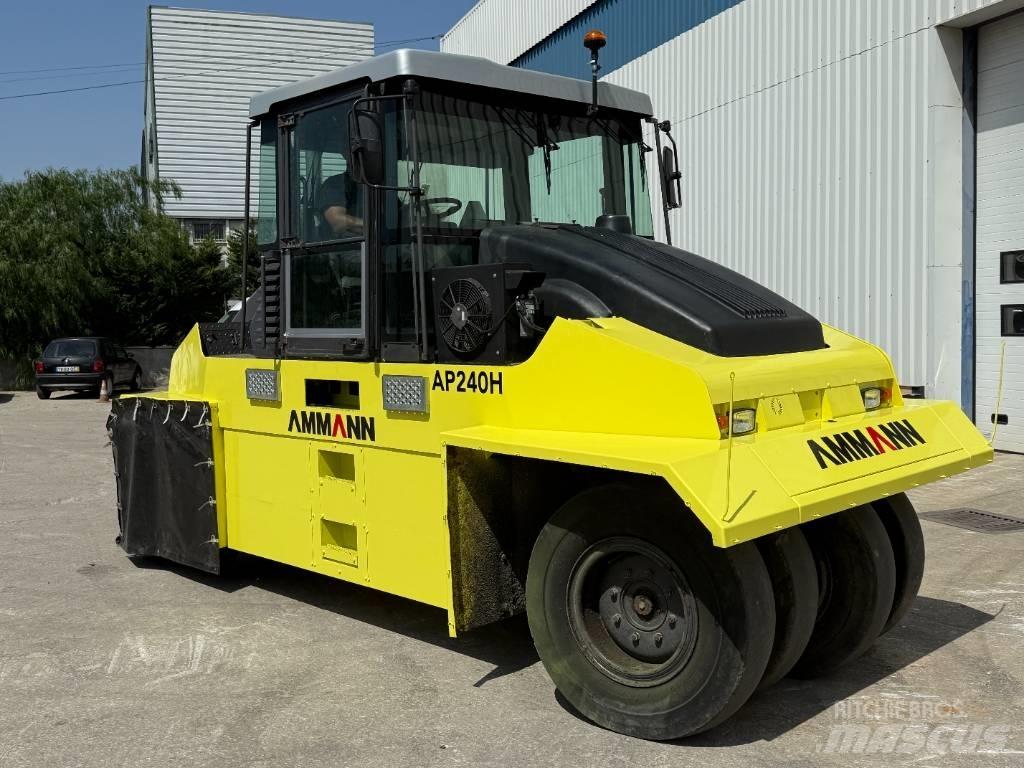 Ammann AP 240 H Rodillos sobre neumáticos