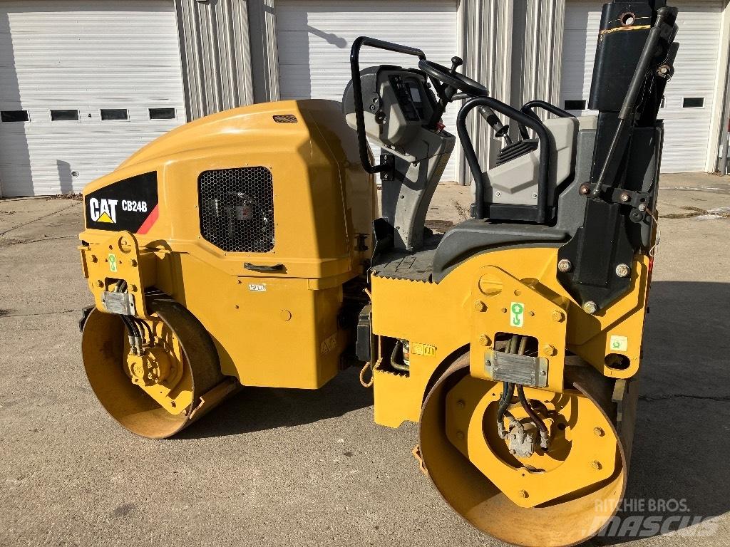 CAT CB 24 B Rodillos de doble tambor