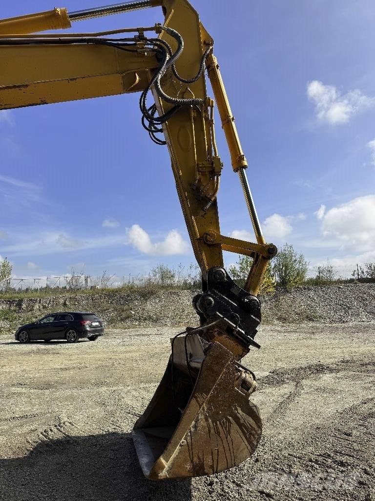 Komatsu PC 228 US-3 Excavadoras de cadenas