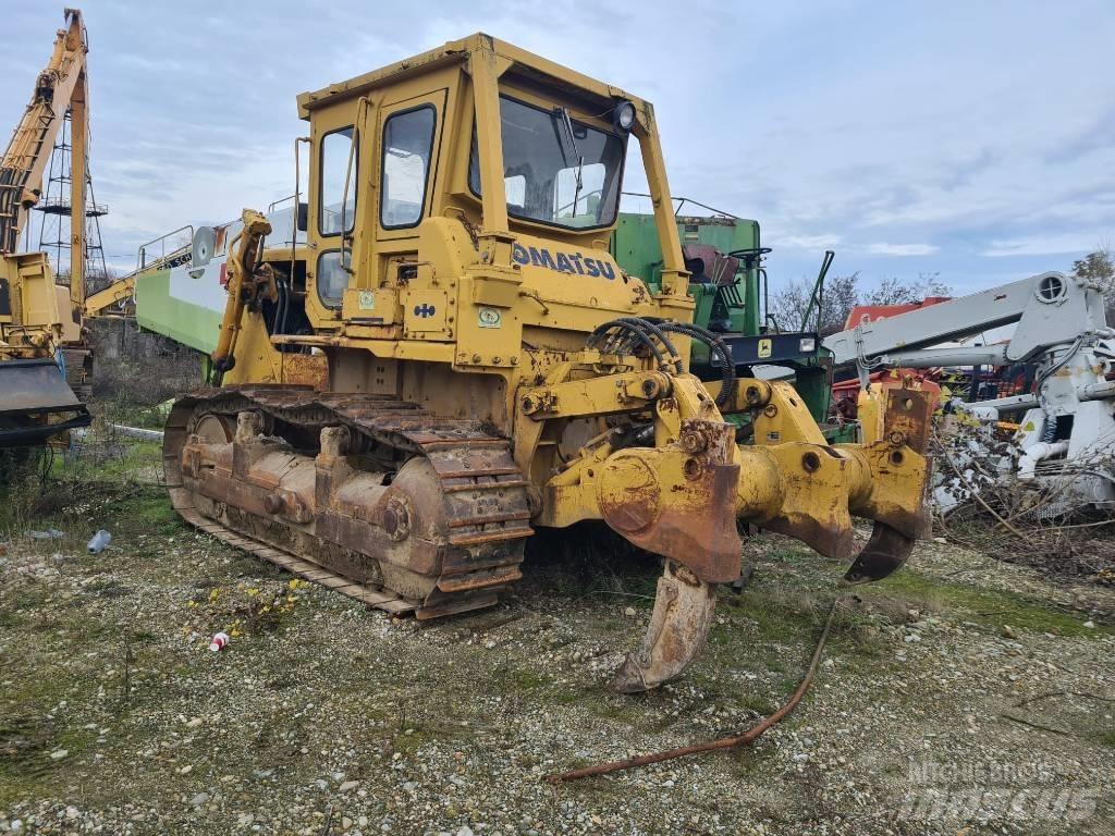 Komatsu D 85-18 Buldozer sobre oruga