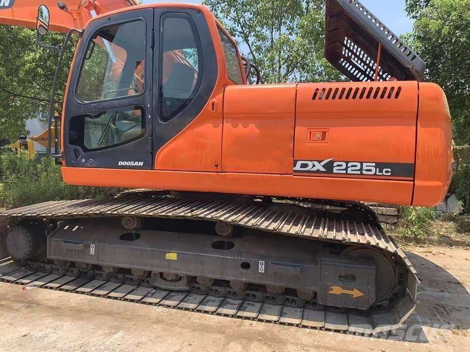 Doosan DX 225 Excavadoras de cadenas