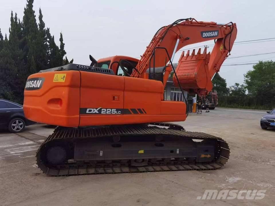 Doosan DX 225 Excavadoras de cadenas