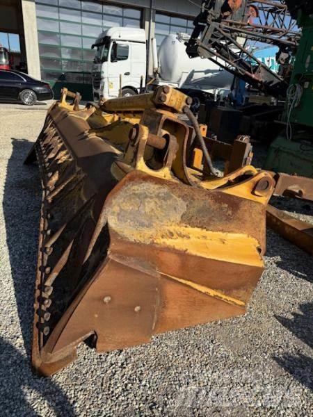 CAT D8T Buldozer sobre oruga