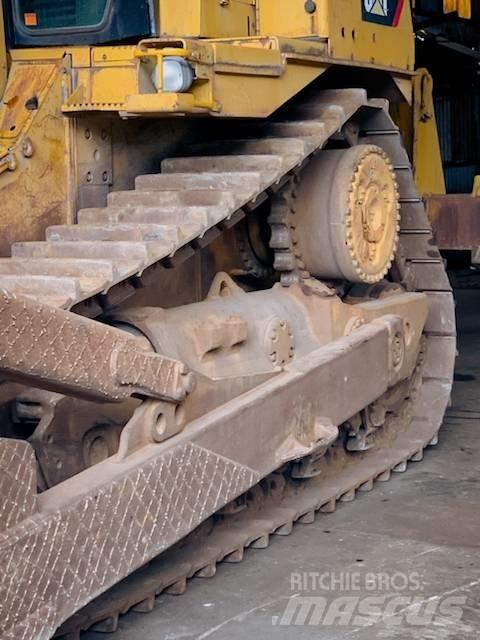 CAT D 9 T Buldozer sobre oruga