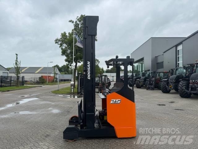Doosan BR 25 JW-9 Carretillas retráctiles