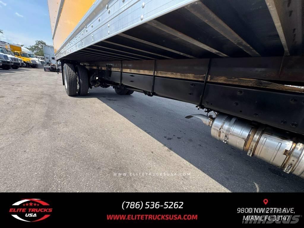 Freightliner M106 Camiones caja cerrada