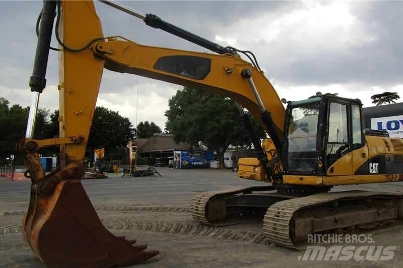 CAT 324D Mini excavadoras < 7t