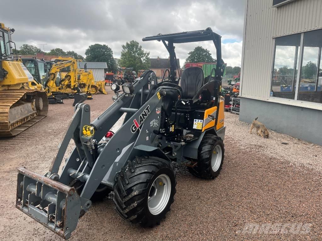 GiANT G 2300 HD Cargadoras multifunción