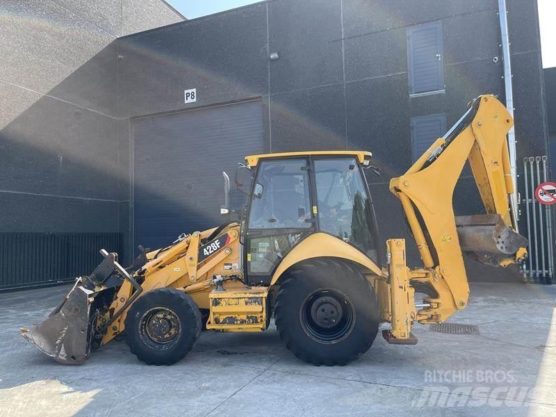 CAT 428 F Retrocargadoras