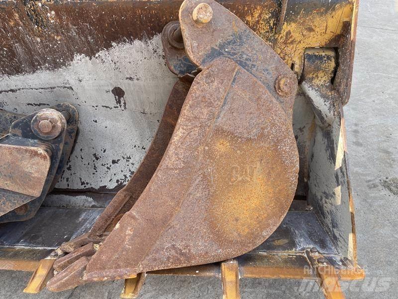 CAT 428 F Retrocargadoras