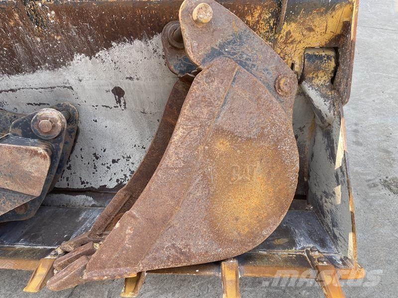 CAT 428 F Retrocargadoras