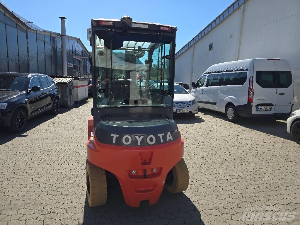 Toyota Traigo 80 Carretillas de horquilla eléctrica