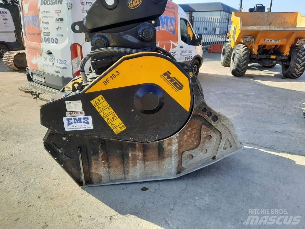MB Crusher BF 90.3 Cubas tritutadora