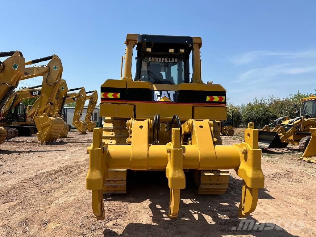 CAT D8R Buldozer sobre oruga
