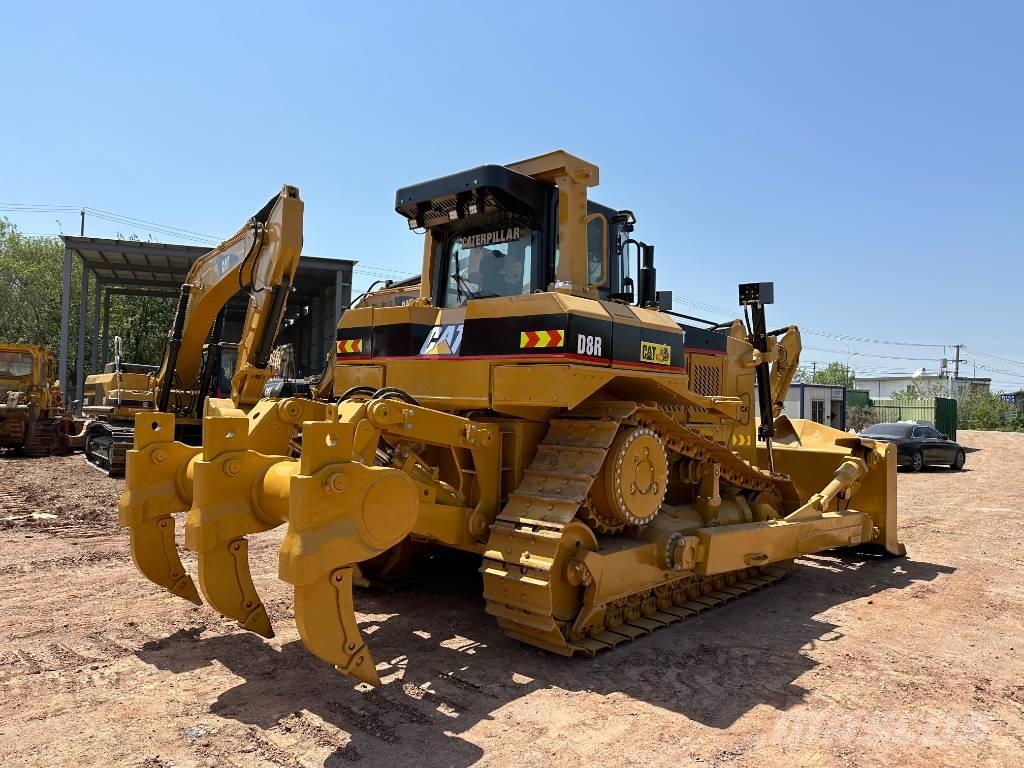 CAT D8R Buldozer sobre oruga