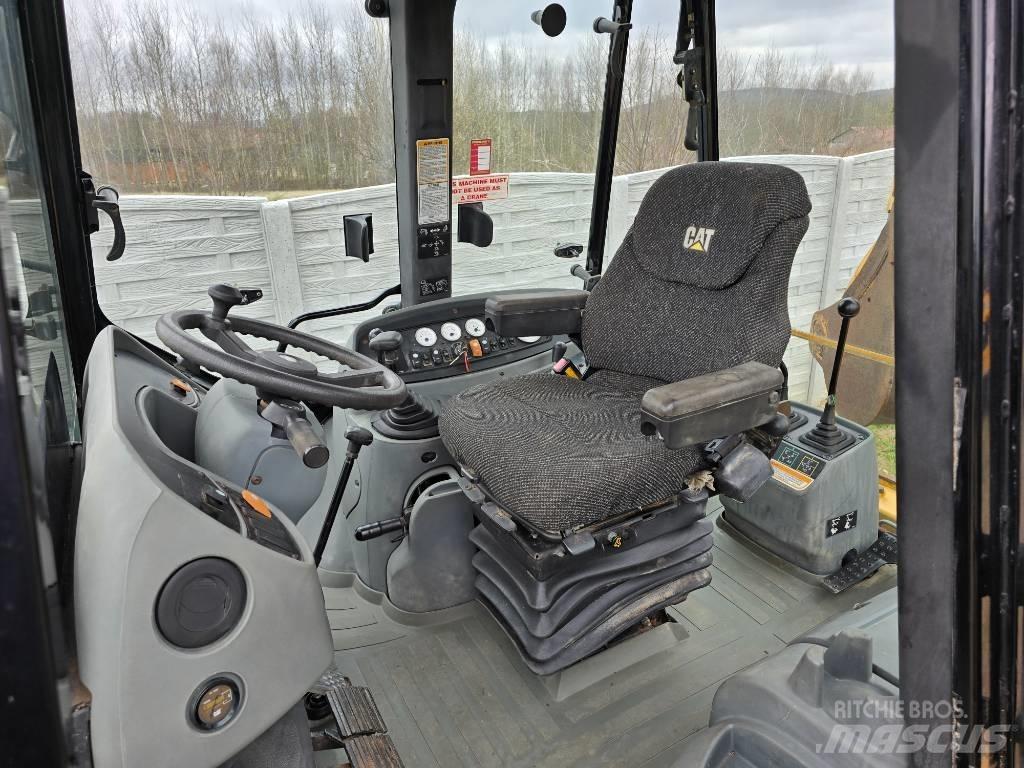 CAT 428 D Retrocargadoras