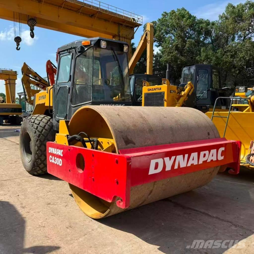 Dynapac CA 30 D Rodillos de un solo tambor