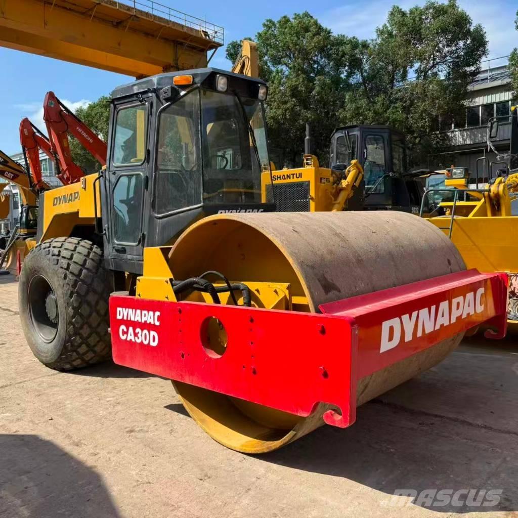 Dynapac CA 30 D Rodillos de un solo tambor