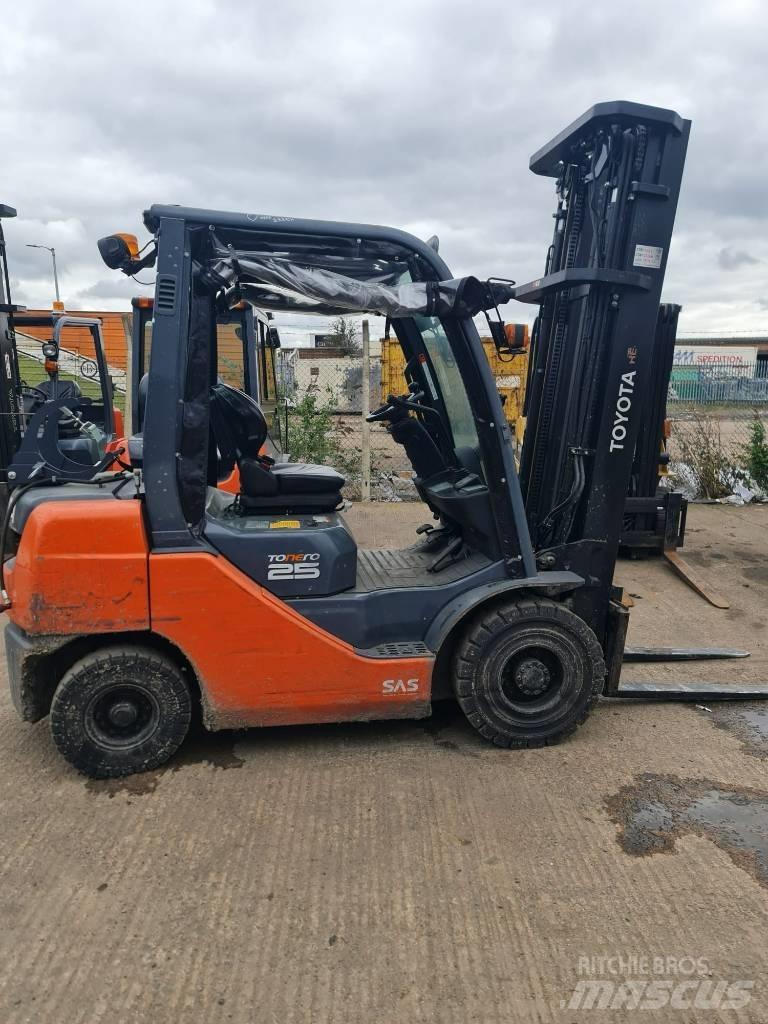 Toyota 02-8 FGF 25 Carretillas LPG