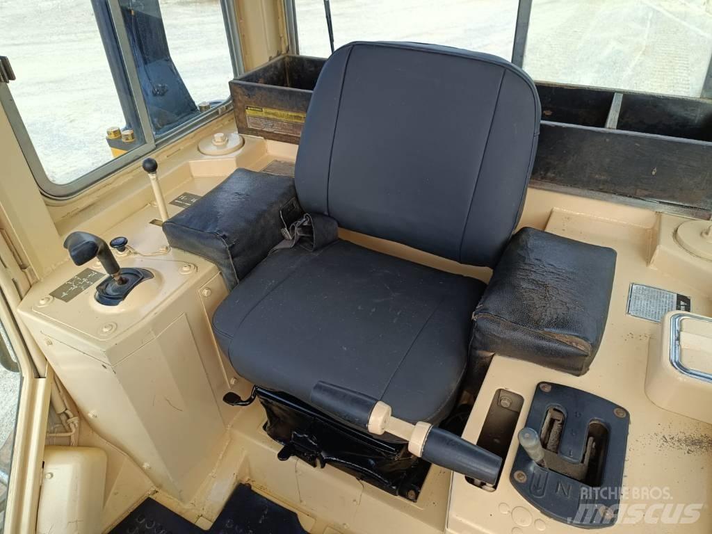 CAT D5H Buldozer sobre oruga
